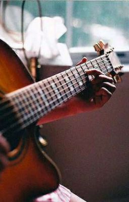 Девушка с гитарой 