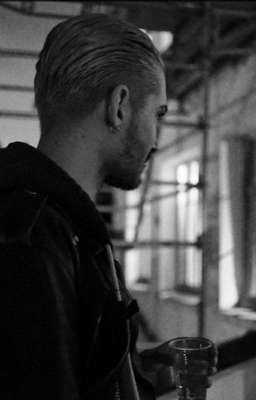 в руках наркомана  // Билл Каулитц