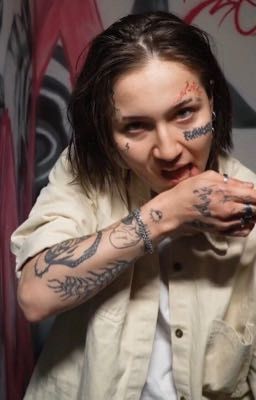 Это та малая?