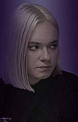 Нежно целуя