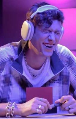 миллионы глаз, смотрят на нас