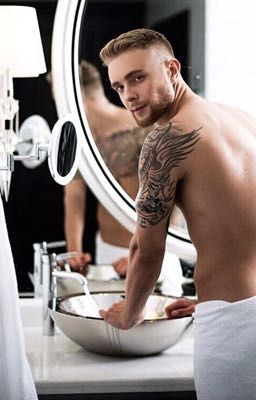 А она с характером/ Егор Крид 