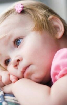 Девочка в розовом платье 