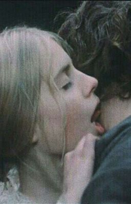 Она на территории его сердца ...