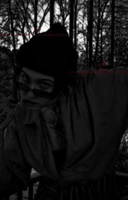 Запах вишни и дешёвых сигарет.