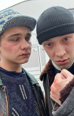 пацаны, она со мной. 