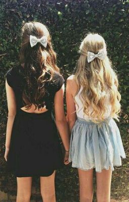 Лиса и... Клэр... но это не точно...