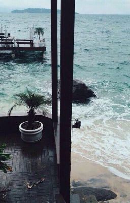 Влюблённые в море.