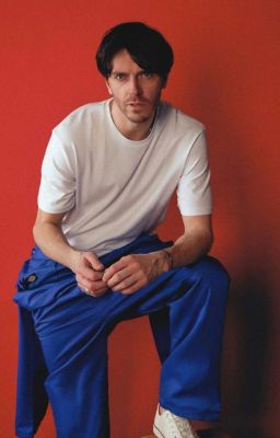 "Сдавайся... ему"  (Арсений Попов) 